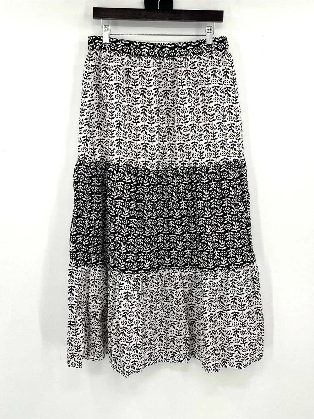 LOFT Tiered Black White Maxi Skirt M 100% Cotton Flowy Pull On Summer Leaf Print